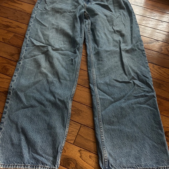 Abercrombie High Rise The Loose Jeans - Picture 2 of 4